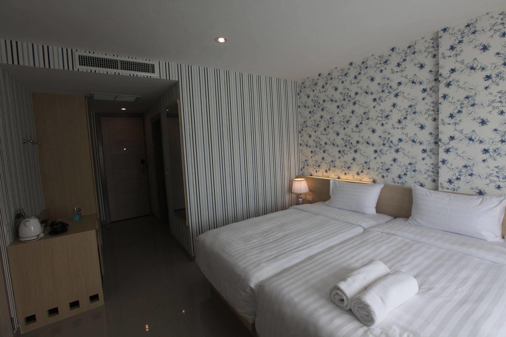 Ocean And Ole Patong Hotel Buitenkant foto